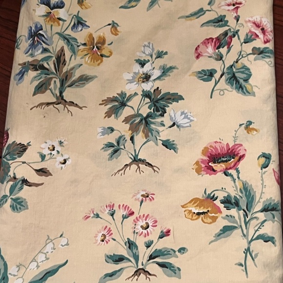 Liz Claiborne Cream and Multicolor Floral Fabric/ Full Flat sheet - Picture 1 of 16